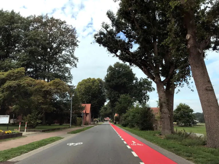 Aufnahme einer Stra&szlig;enansicht mit Vorrichtung speziell f&uuml;r Radfahrende